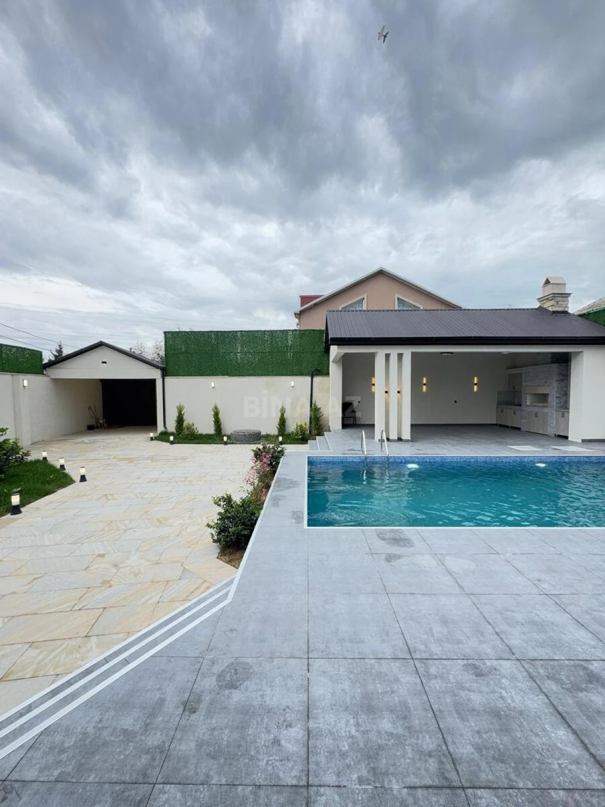 Satılır 6 otaqlı həyət evi 250 m²