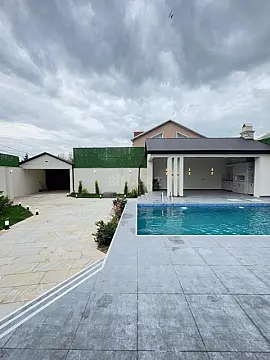 Satılır 6 otaqlı həyət evi 250 m²