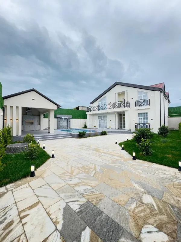 Satılır 6 otaqlı həyət evi 250 m²