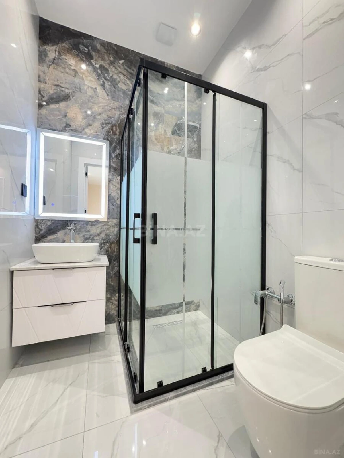 Satılır 6 otaqlı həyət evi 250 m²