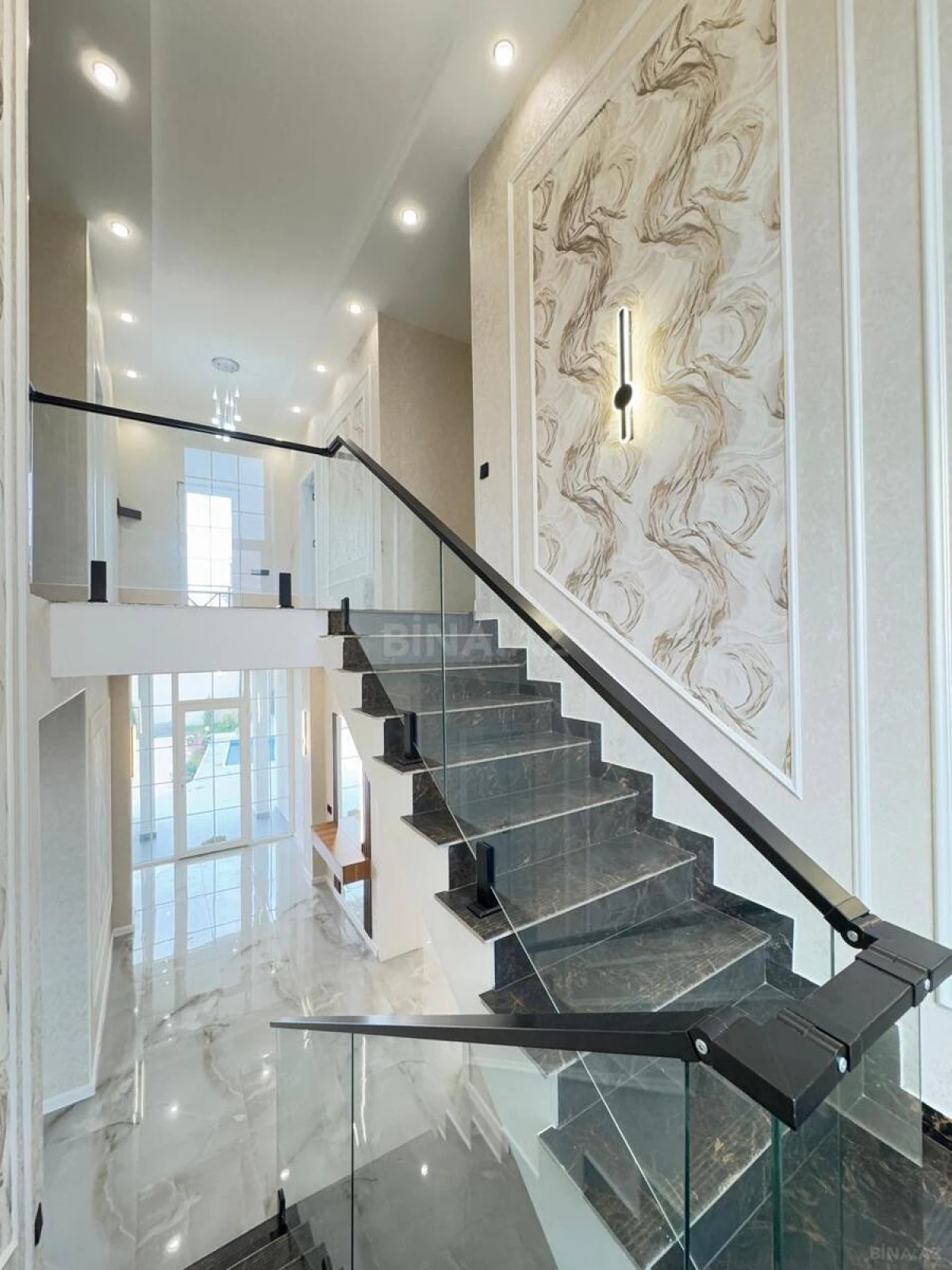 Satılır 6 otaqlı həyət evi 250 m²