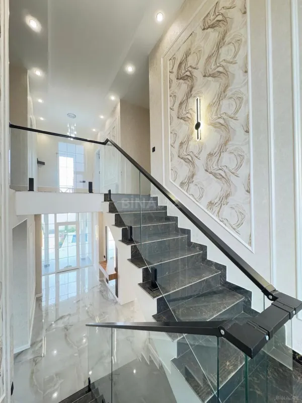 Satılır 6 otaqlı həyət evi 250 m²