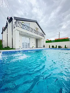 Satılır 6 otaqlı həyət evi 250 m²