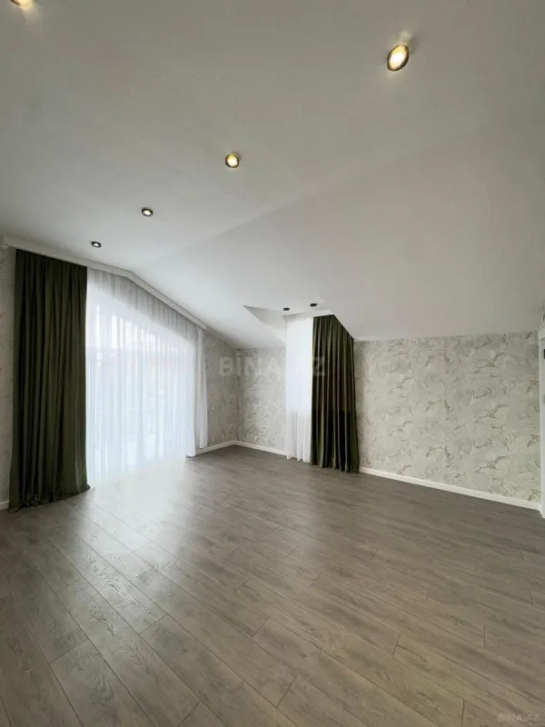 Satılır 6 otaqlı həyət evi 250 m²