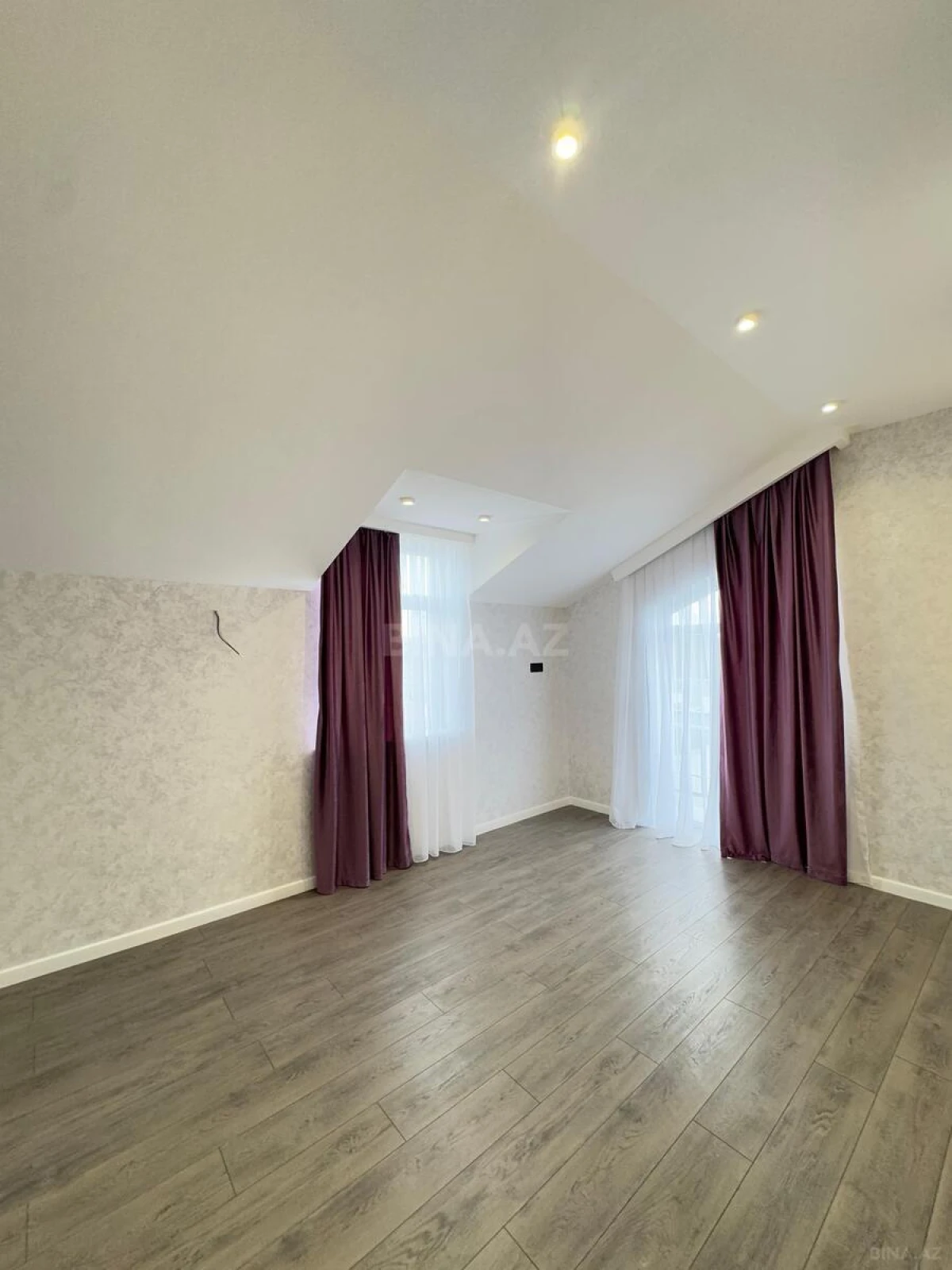 Satılır 6 otaqlı həyət evi 250 m²