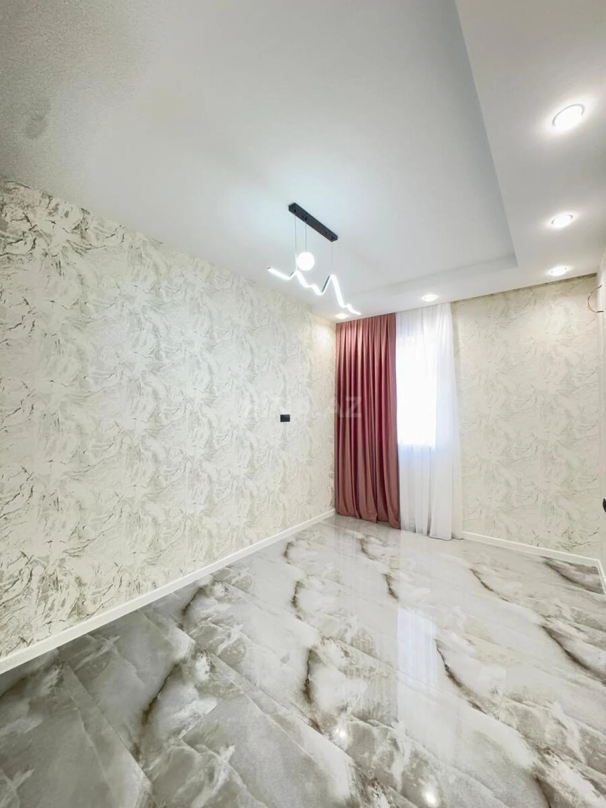 Satılır 6 otaqlı həyət evi 250 m²