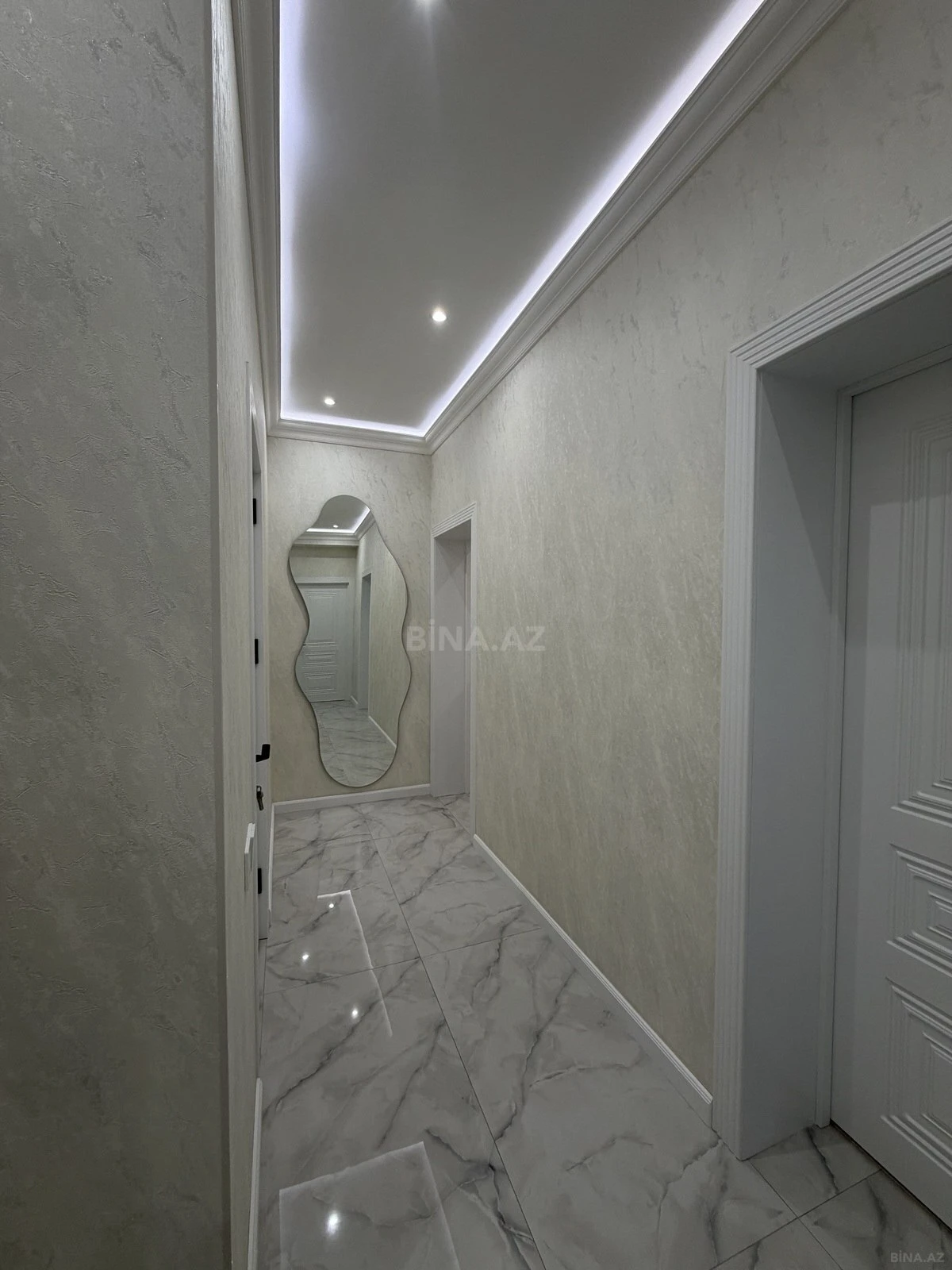 Satılır 3 otaqlı mənzil 98 m²