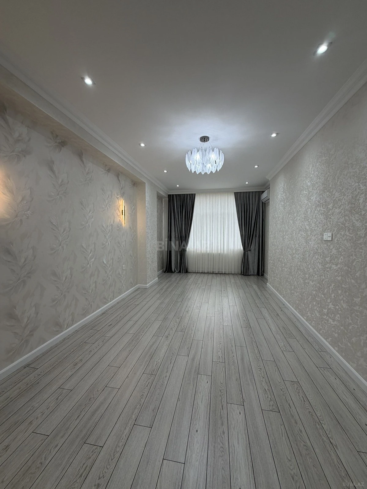 Satılır 3 otaqlı mənzil 98 m²