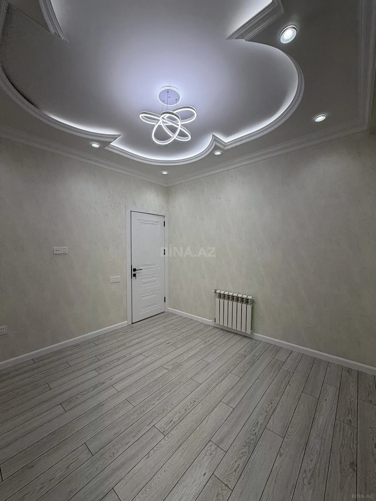 Satılır 3 otaqlı mənzil 98 m²