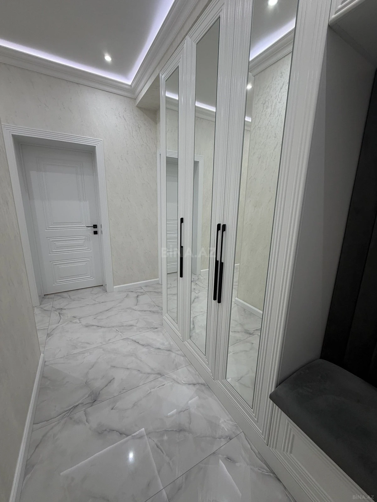 Satılır 3 otaqlı mənzil 98 m²