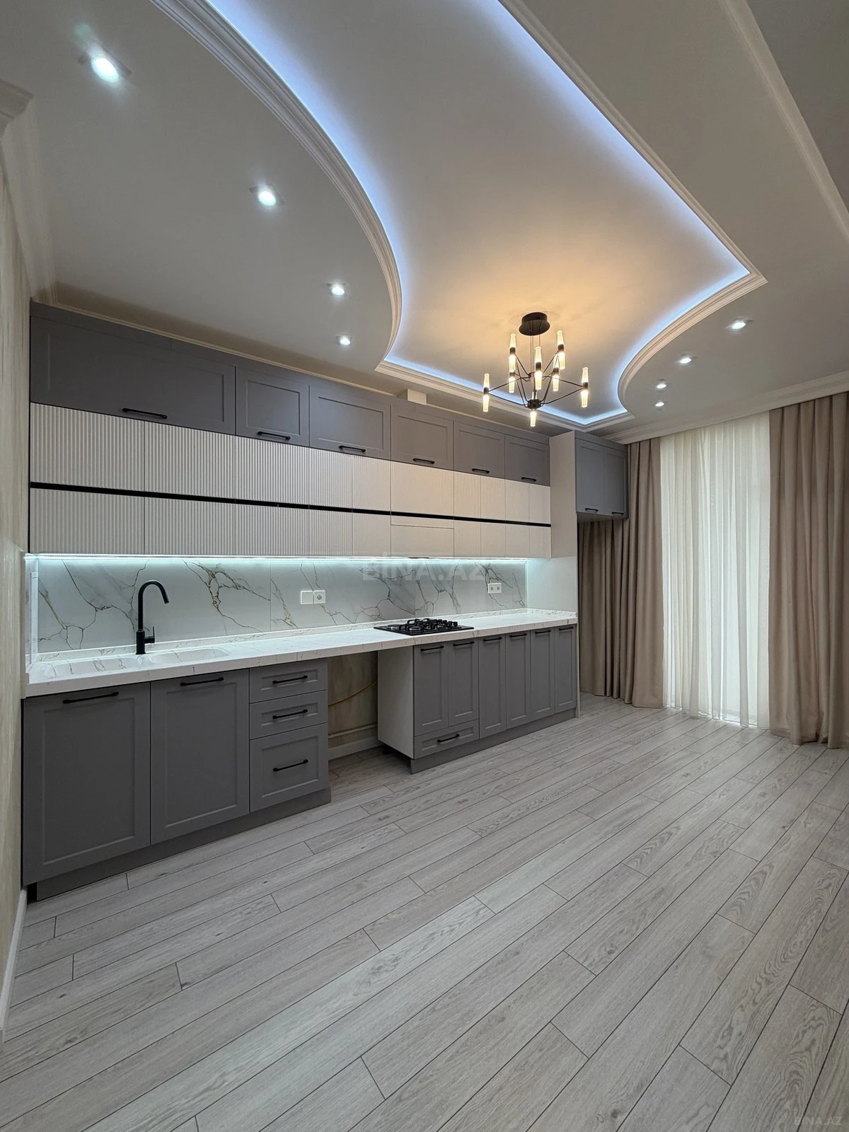 Satılır 3 otaqlı mənzil 98 m²