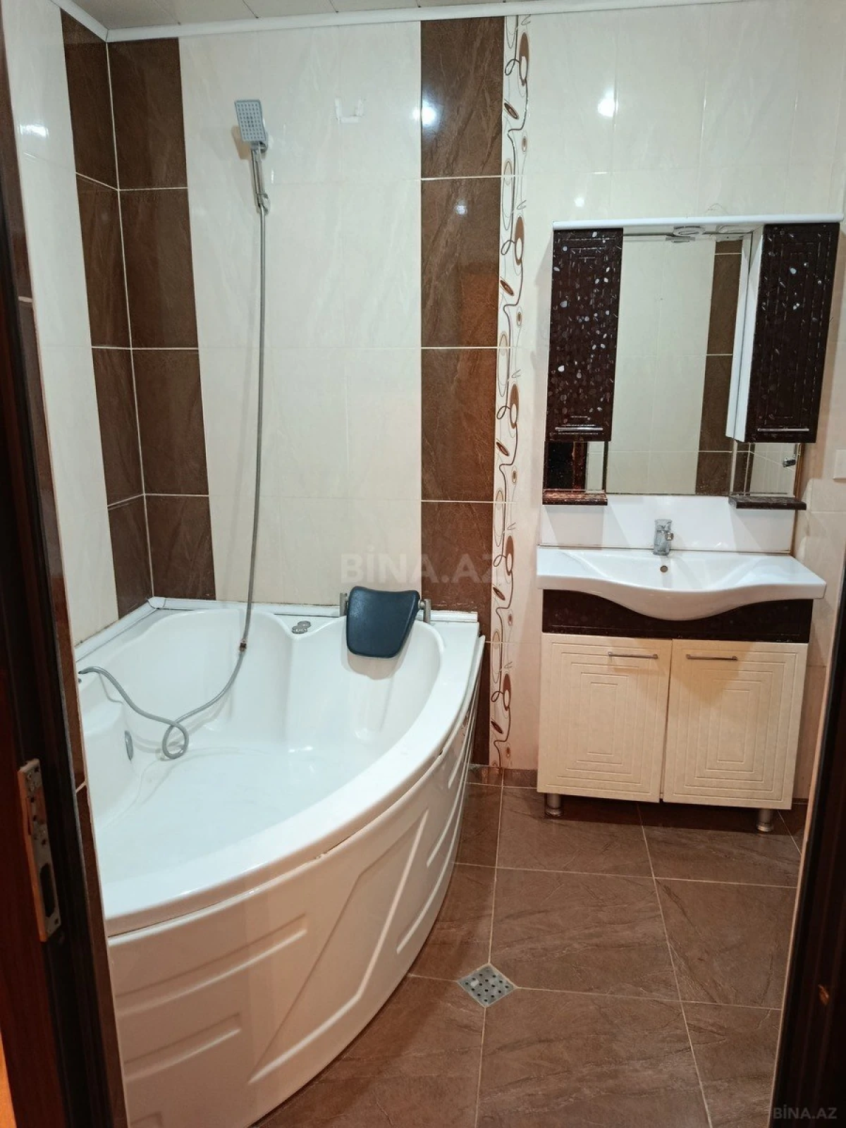 Kirayə verilir 3 otaqlı mənzil 130 m²