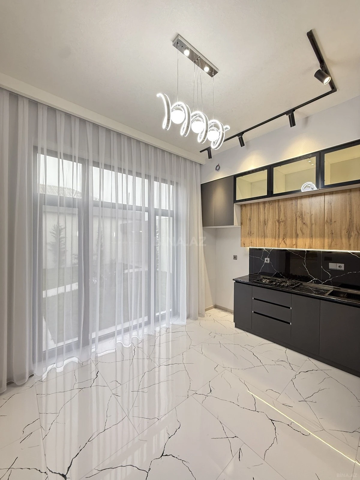 Satılır 4 otaqlı həyət evi 140 m²