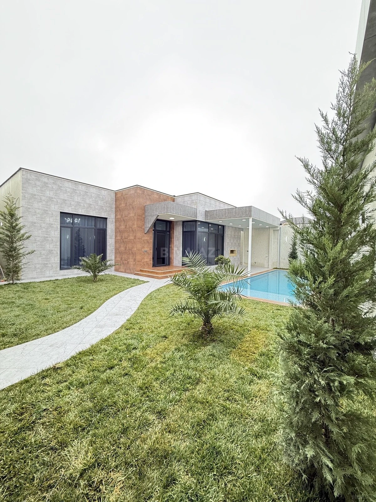 Satılır 4 otaqlı həyət evi 140 m²