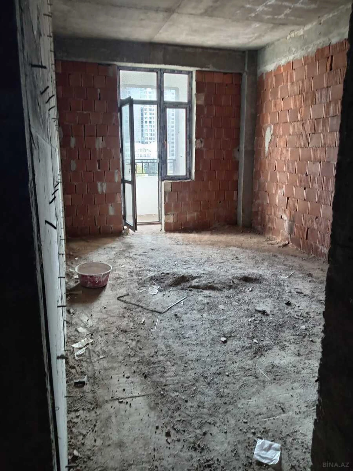 Satılır 1 otaqlı mənzil 80 m²