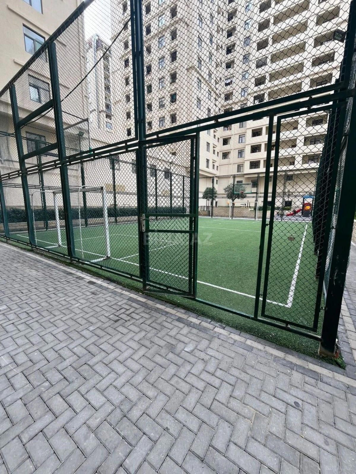 Satılır 2 otaqlı mənzil 83 m²