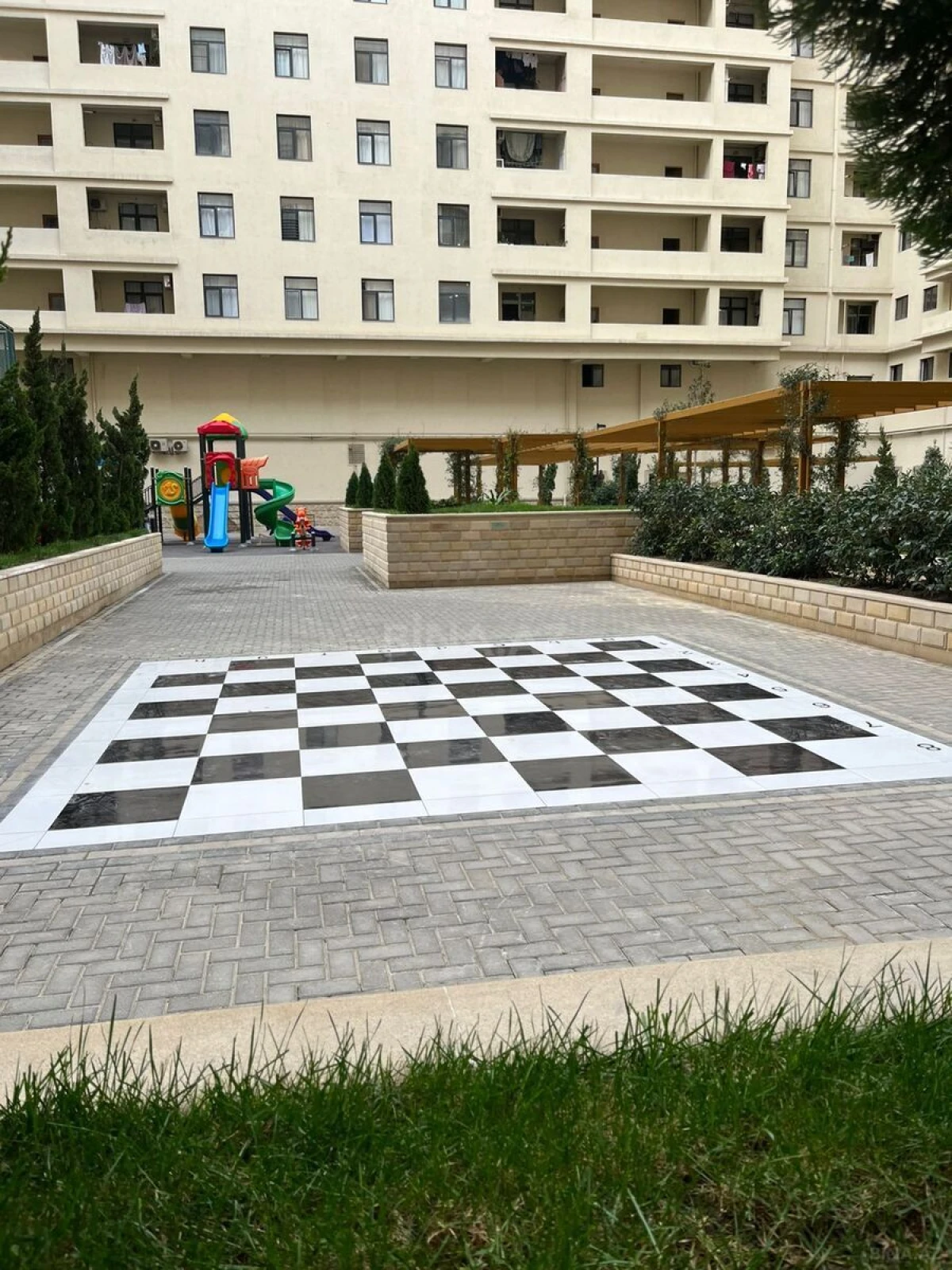 Satılır 2 otaqlı mənzil 83 m²
