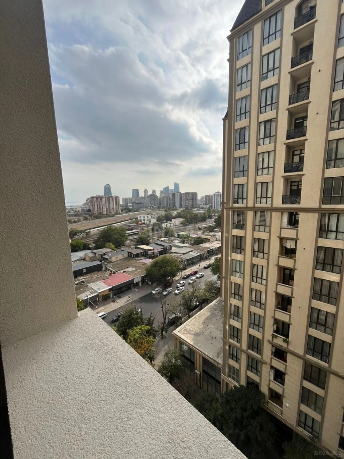 Satılır 2 otaqlı mənzil 83 m²