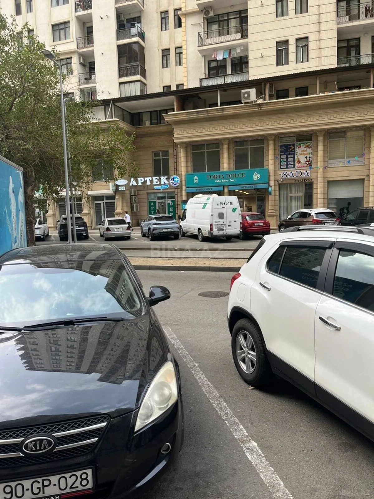 Satılır 2 otaqlı mənzil 83 m²