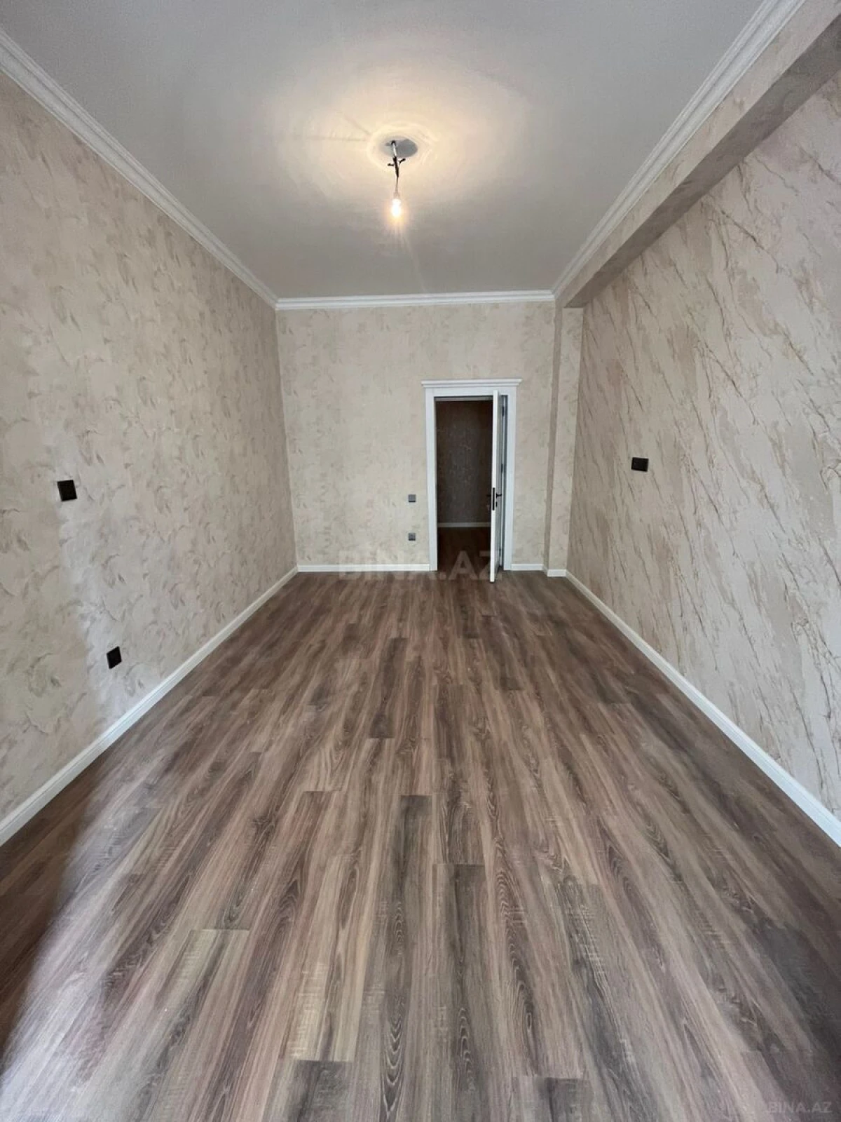 Satılır 2 otaqlı mənzil 83 m²