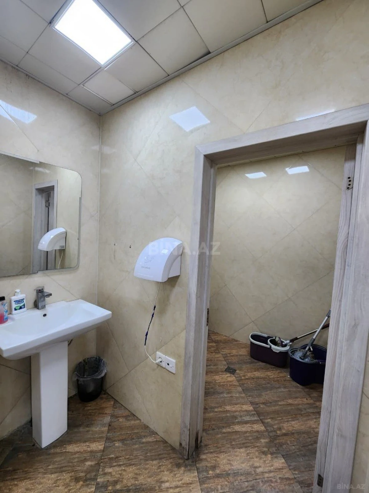 Kirayə verilir 7 otaqlı ofis 380 m²