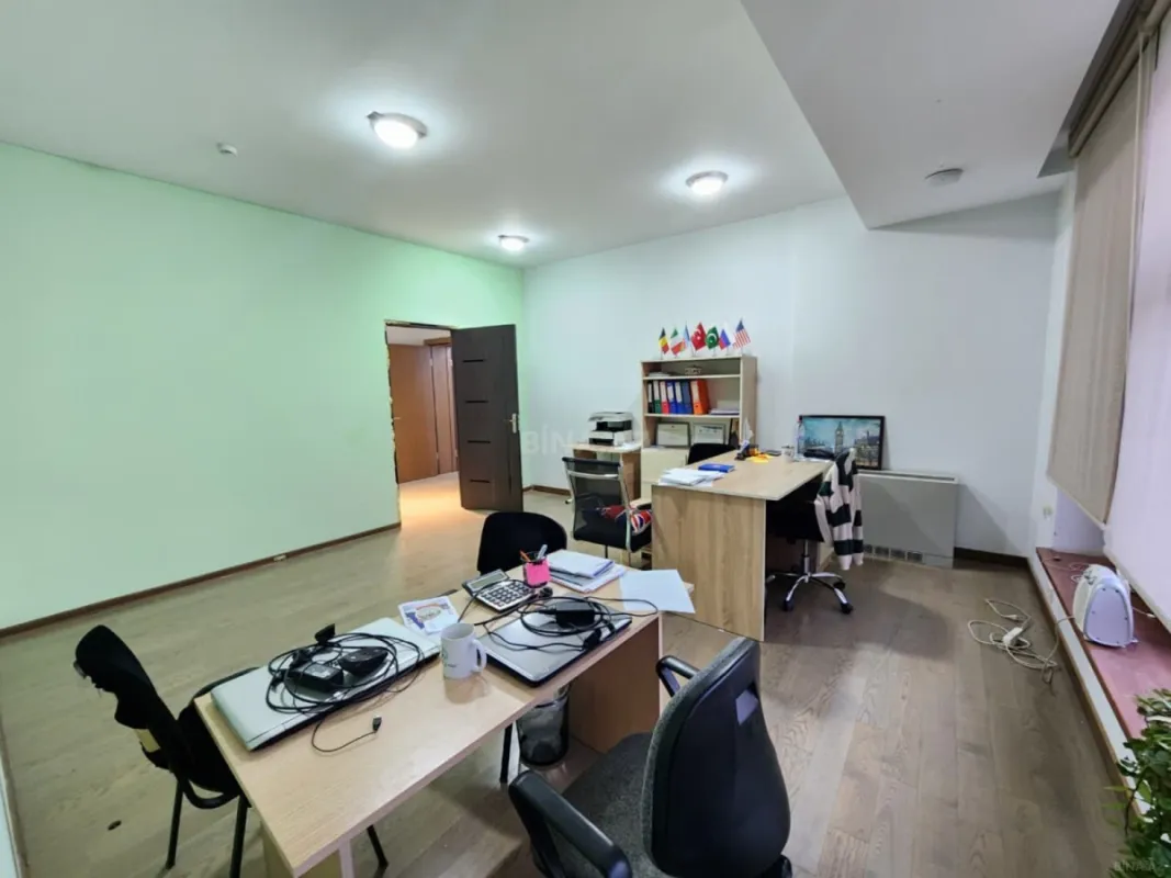 Kirayə verilir 7 otaqlı ofis 380 m²
