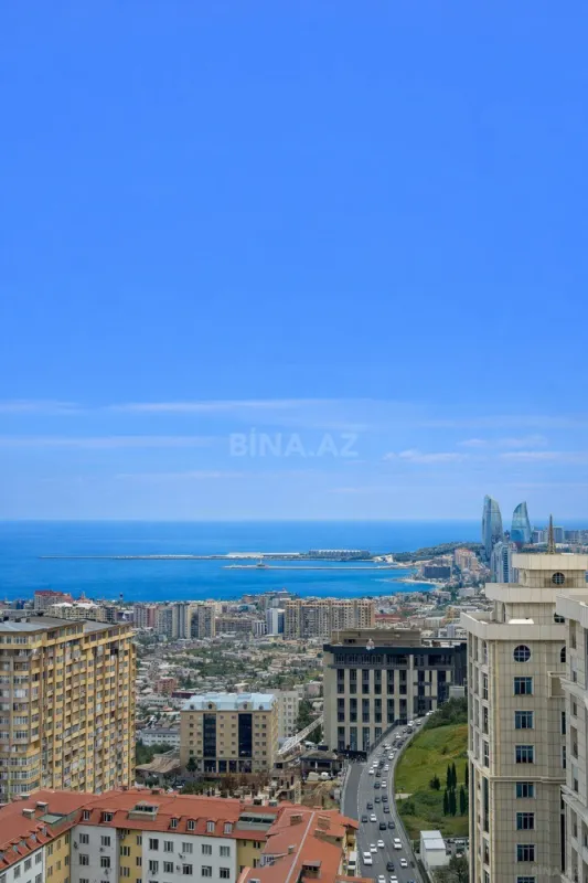 Satılır 3 otaqlı mənzil 175 m²