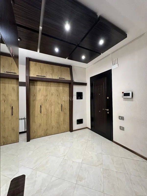 Satılır 3 otaqlı mənzil 175 m²