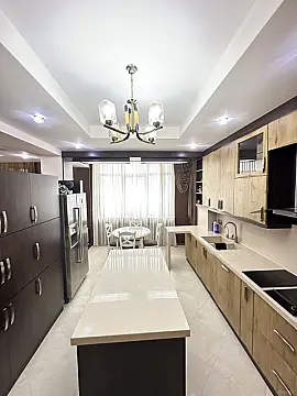 Satılır 3 otaqlı mənzil 175 m²