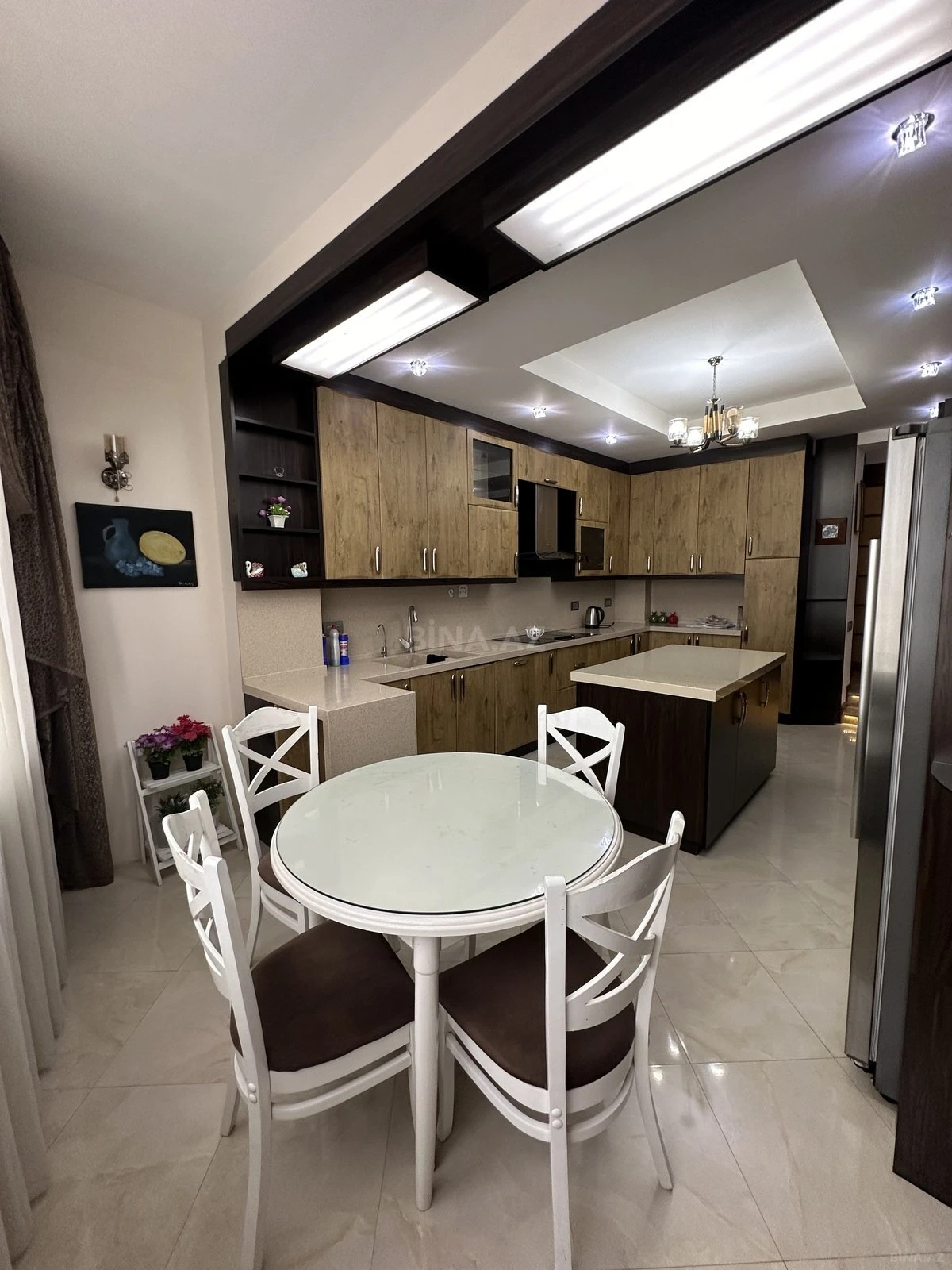 Satılır 3 otaqlı mənzil 175 m²