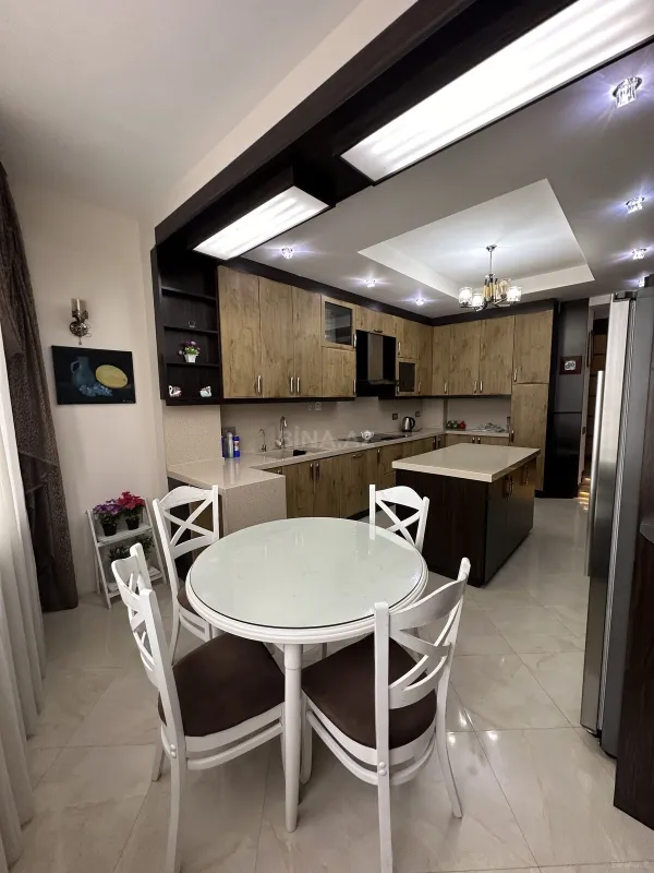 Satılır 3 otaqlı mənzil 175 m²