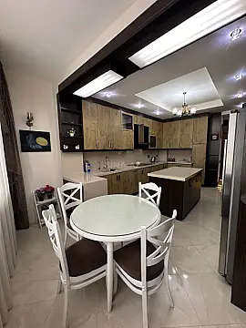 Satılır 3 otaqlı mənzil 175 m²