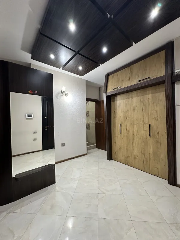 Satılır 3 otaqlı mənzil 175 m²