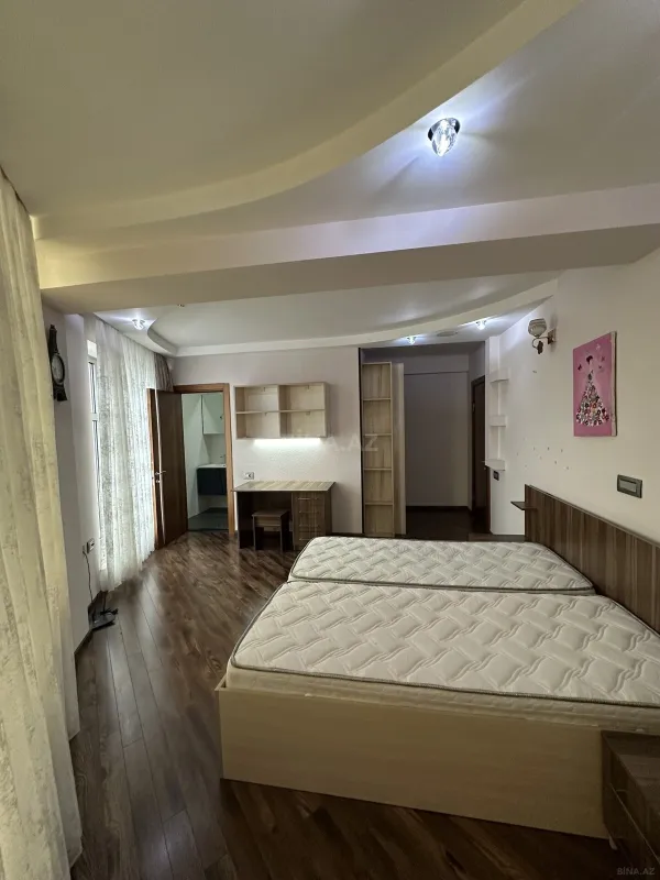 Satılır 3 otaqlı mənzil 175 m²