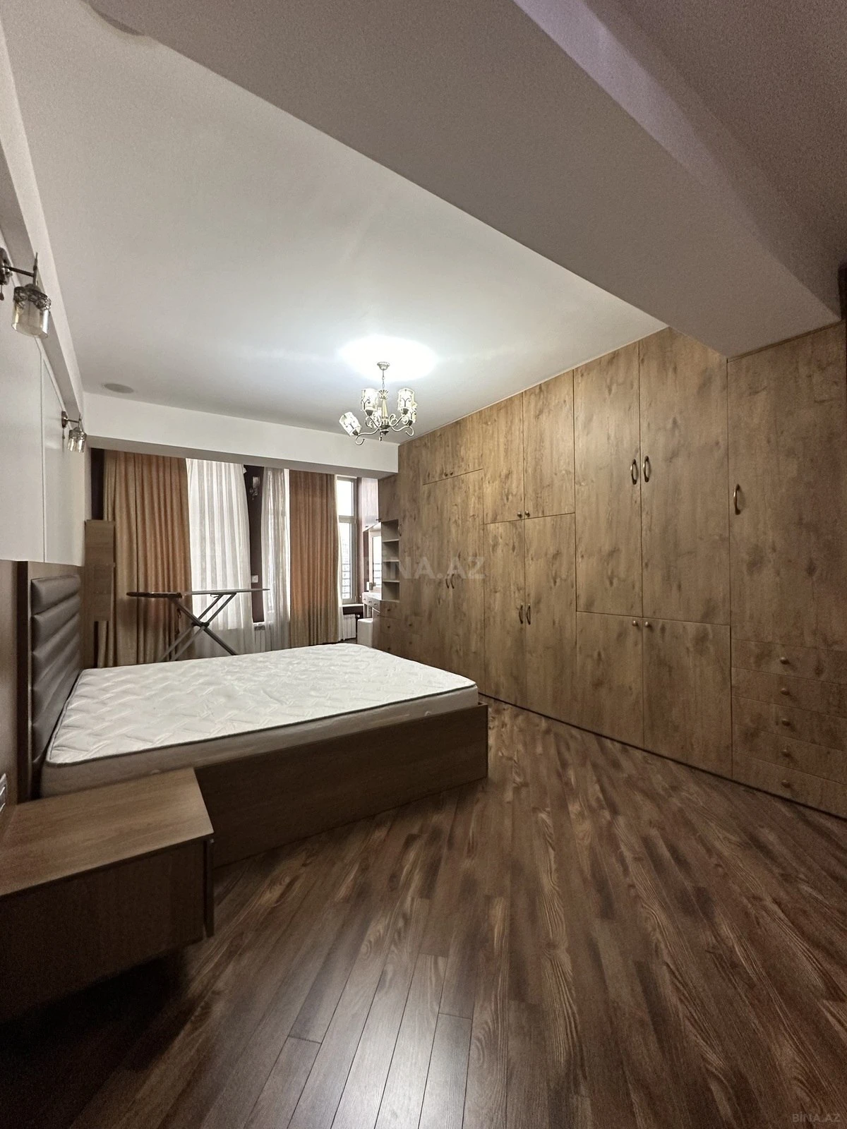Satılır 3 otaqlı mənzil 175 m²