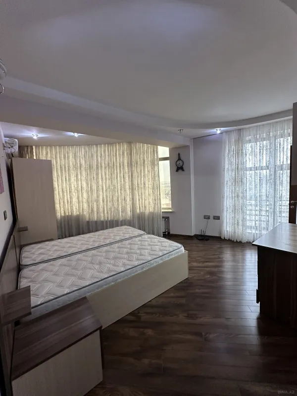 Satılır 3 otaqlı mənzil 175 m²