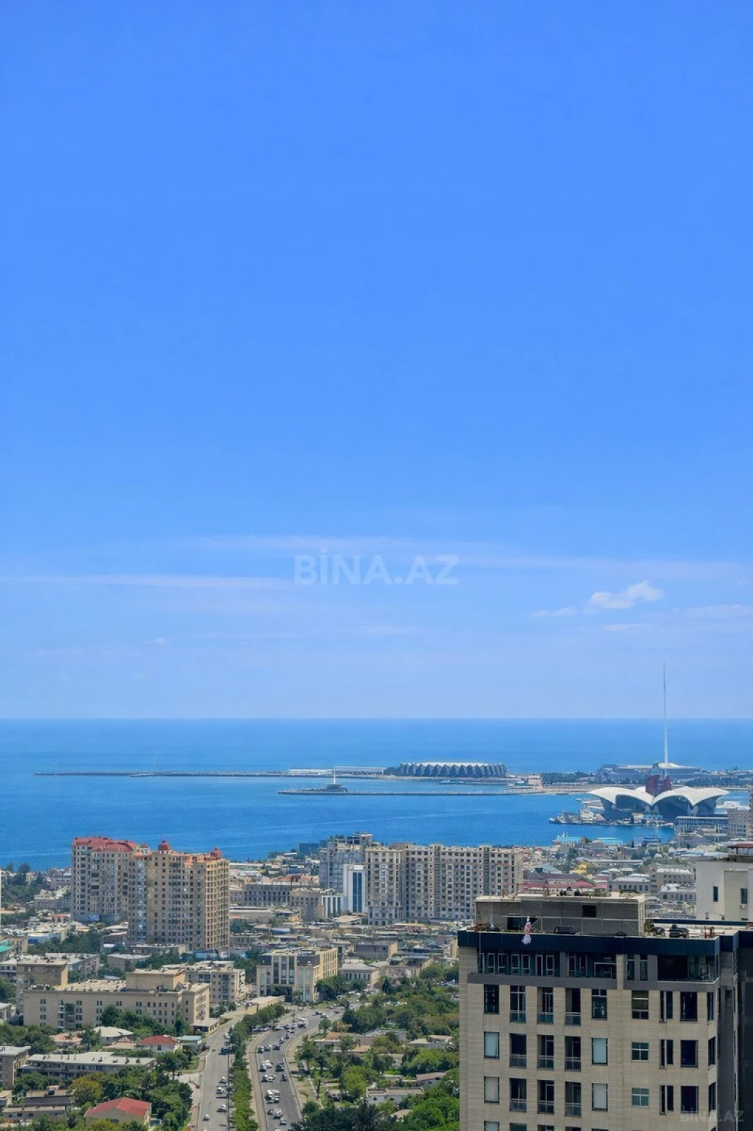 Satılır 3 otaqlı mənzil 175 m²