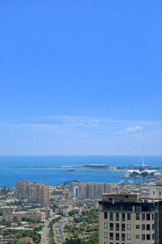 Satılır 3 otaqlı mənzil 175 m²