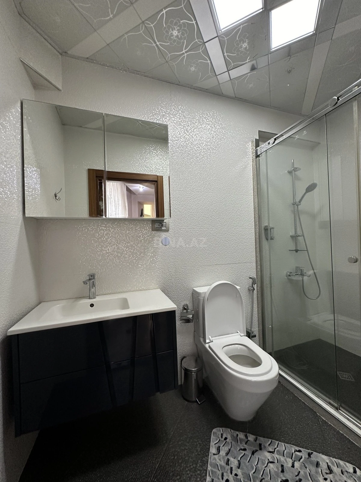 Satılır 3 otaqlı mənzil 175 m²