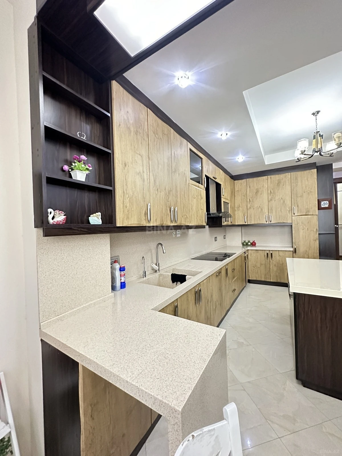 Satılır 3 otaqlı mənzil 175 m²