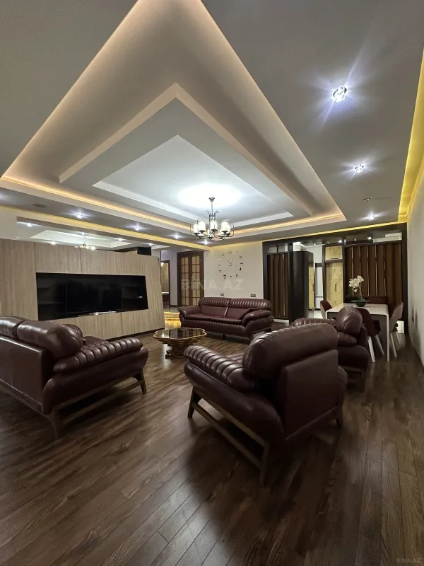 Satılır 3 otaqlı mənzil 175 m²