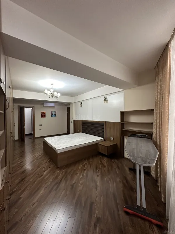 Satılır 3 otaqlı mənzil 175 m²