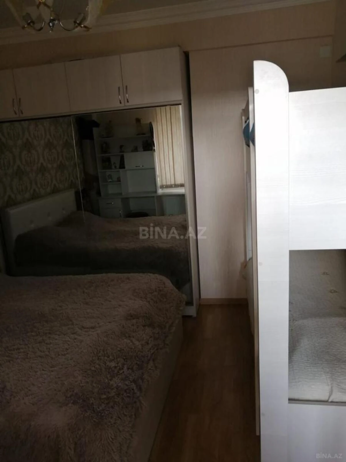 Satılır 4 otaqlı mənzil 110 m²