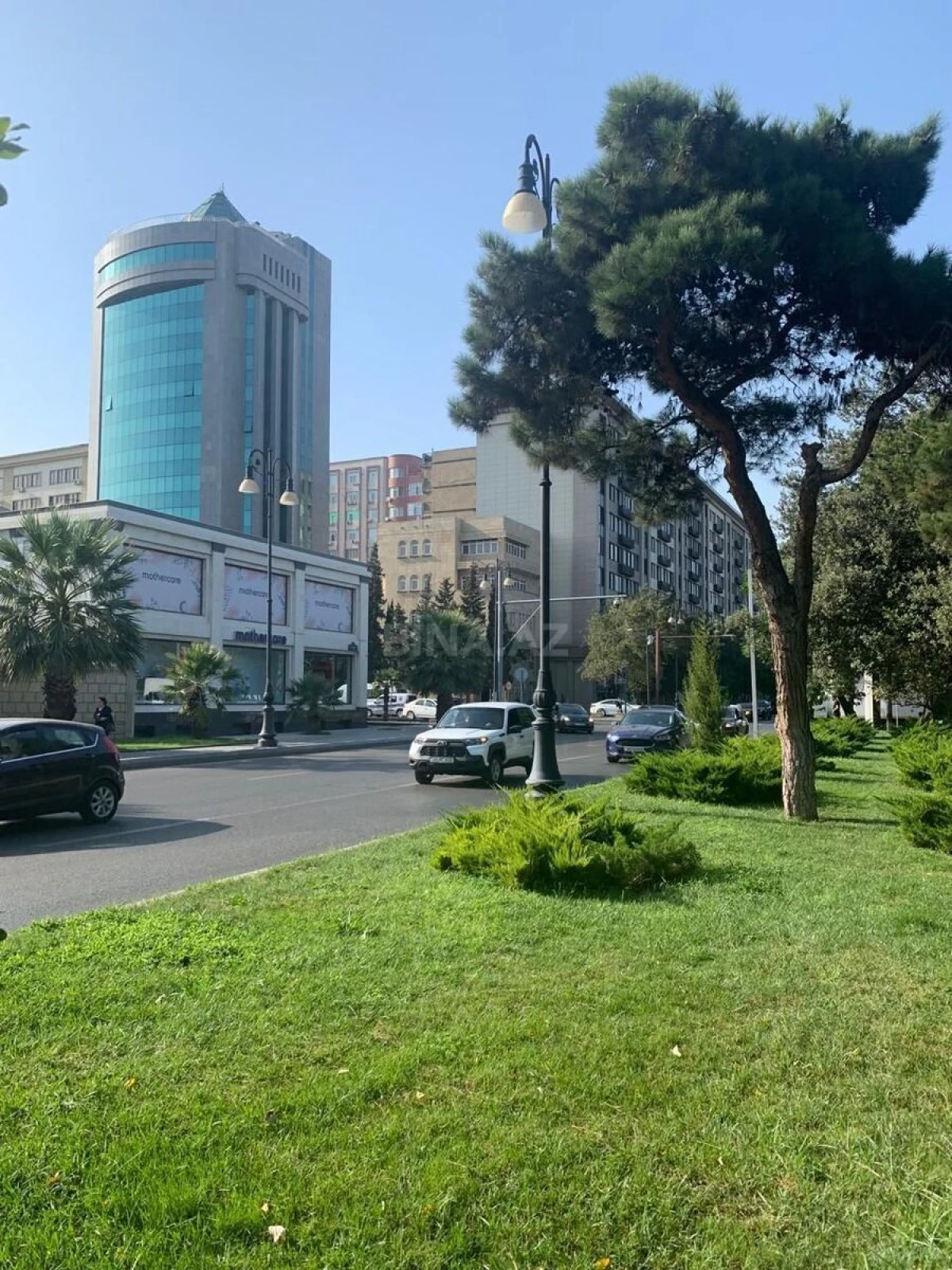 Satılır 4 otaqlı mənzil 110 m²