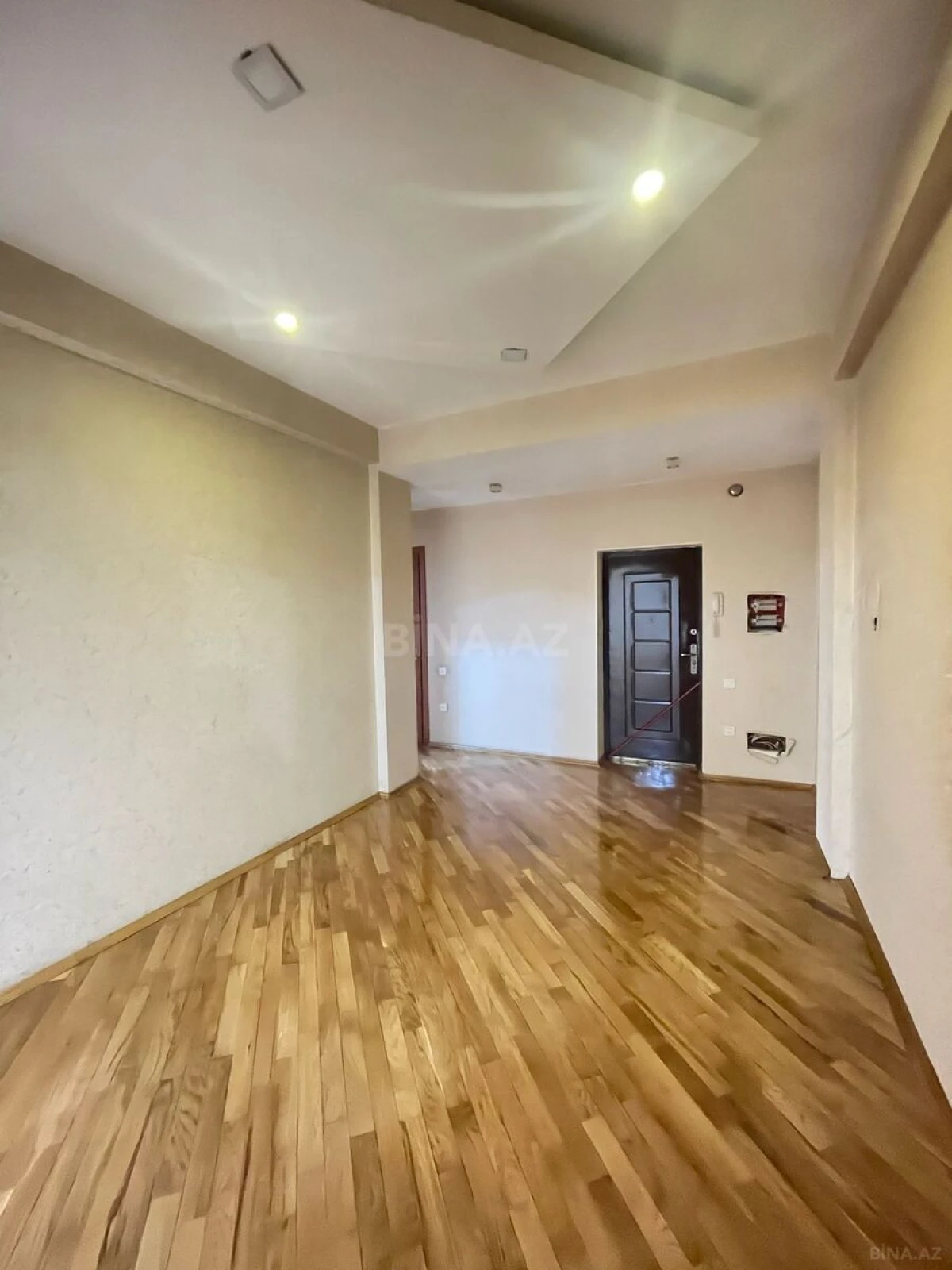 Satılır 3 otaqlı mənzil 140 m²