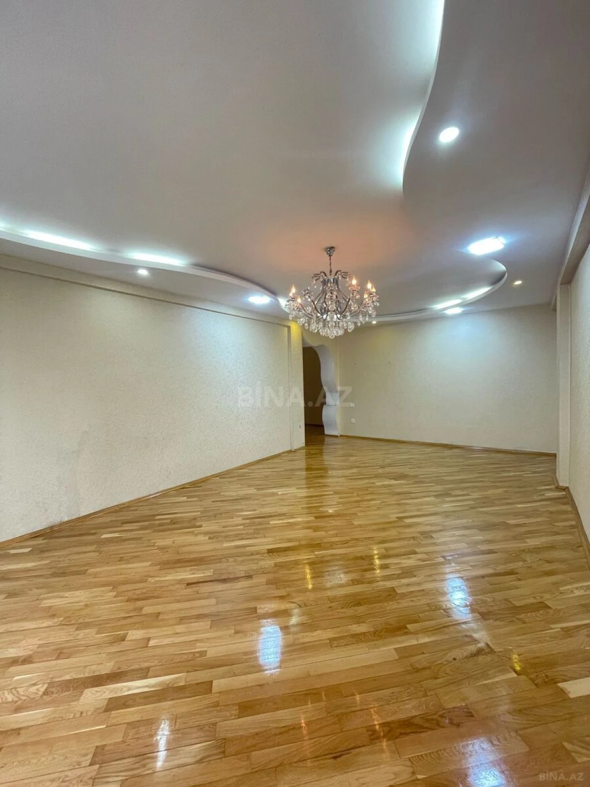 Satılır 3 otaqlı mənzil 140 m²