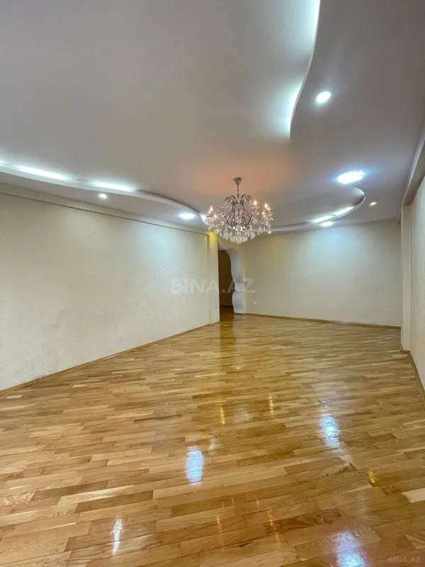 Satılır 3 otaqlı mənzil 140 m²