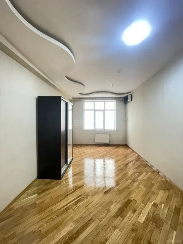 Satılır 3 otaqlı mənzil 140 m²