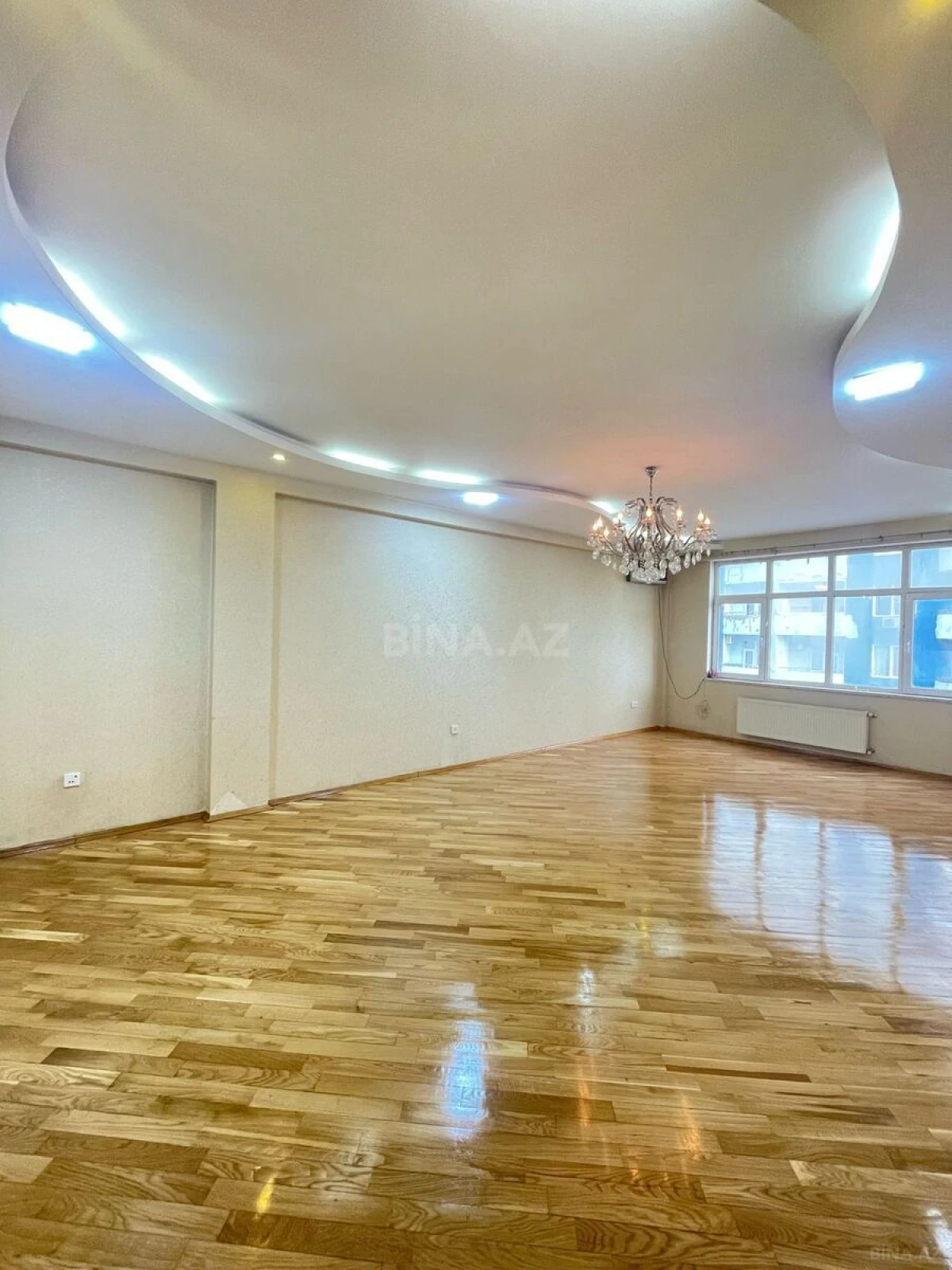 Satılır 3 otaqlı mənzil 140 m²