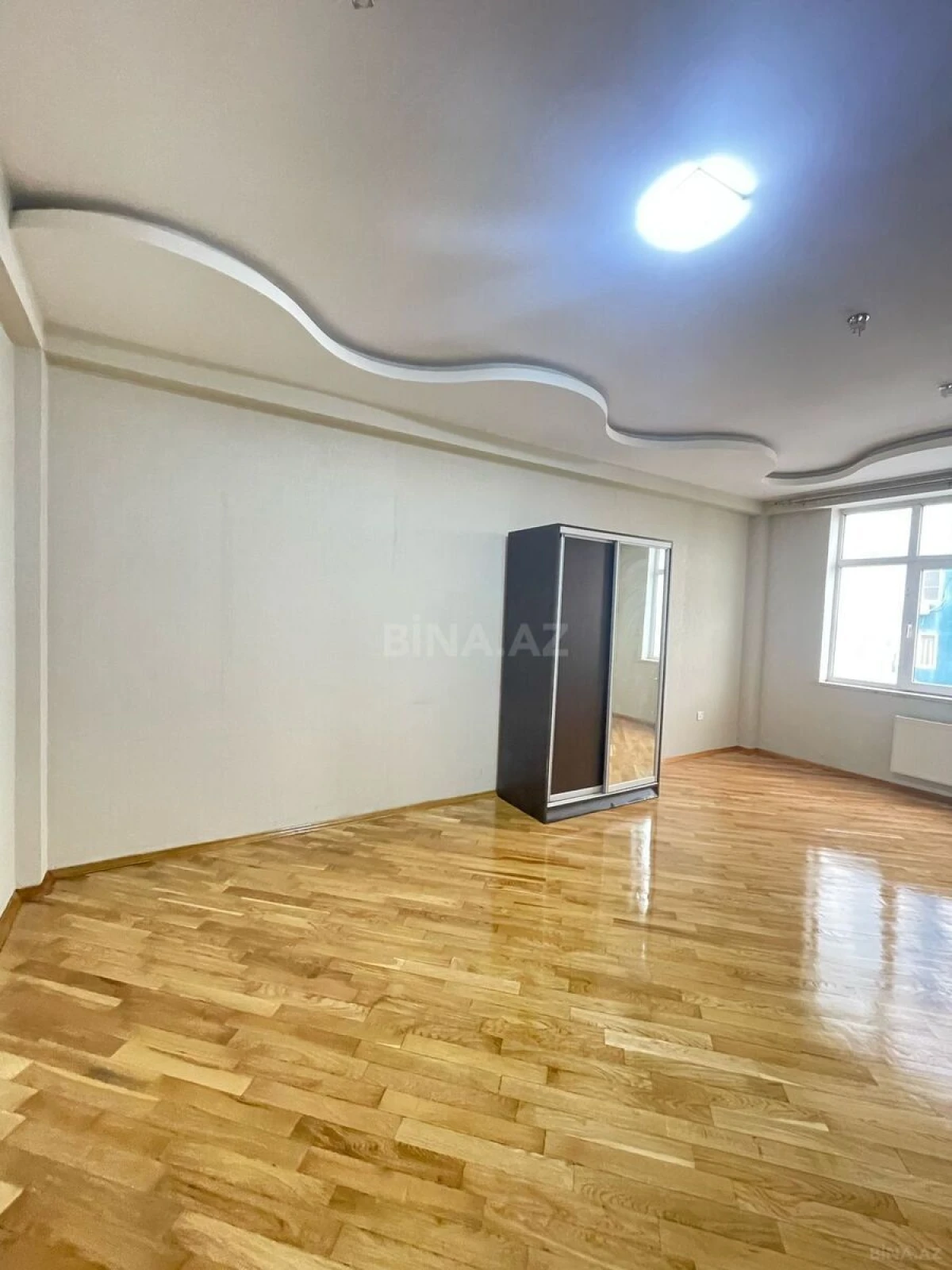 Satılır 3 otaqlı mənzil 140 m²
